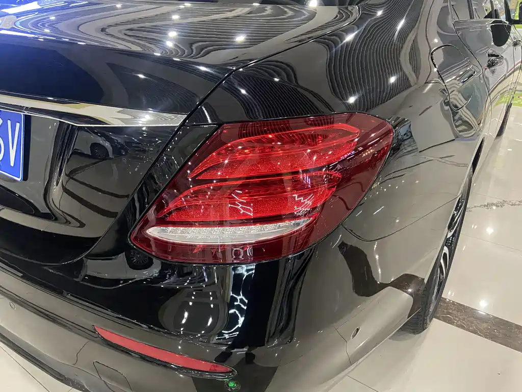 Mercedes-Benz E-Class 2018 — фото 16