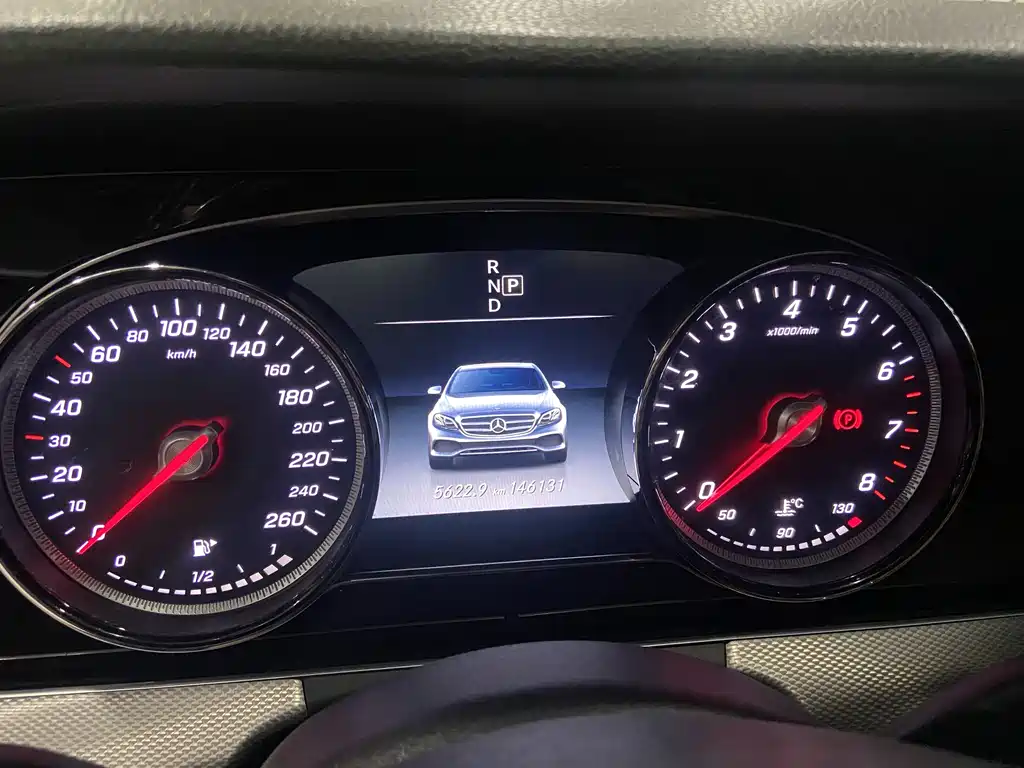 Mercedes-Benz E-Class 2018 — фото 13