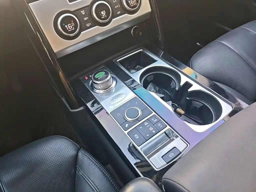 Land Rover Discovery 2018 — фото 14