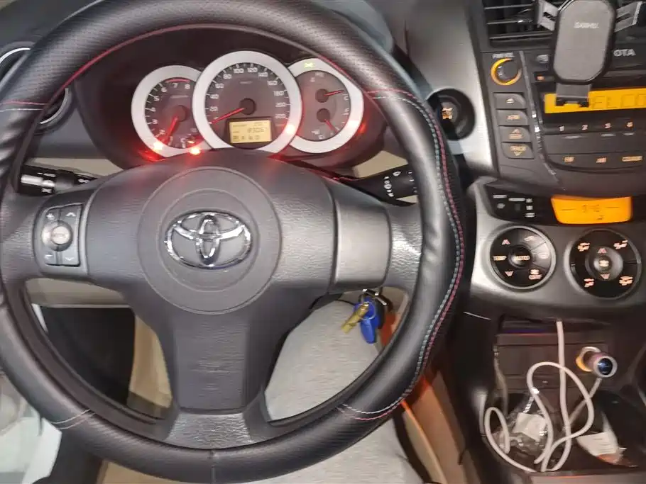 Toyota RAV4 2013 — фото 12