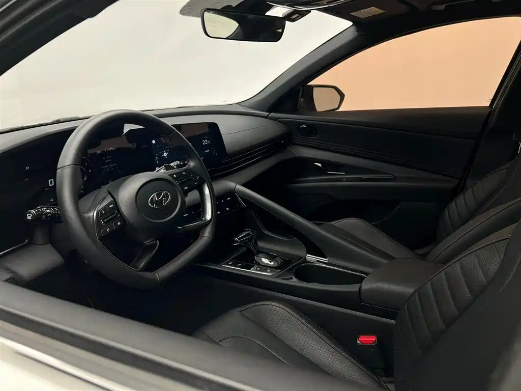 Hyundai Elantra 2023 — фото 15