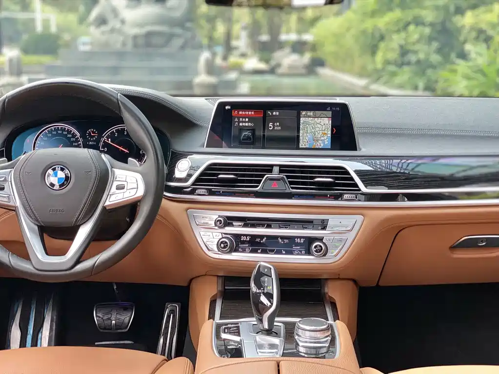 BMW 7 Series 2018 — фото 10