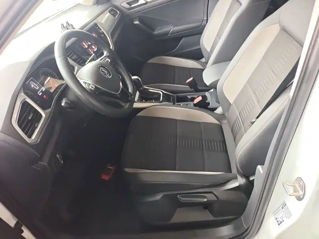 Volkswagen T-Roc 2023 — фото 15