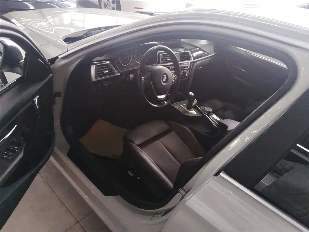 BMW 3 Series 2019 — фото 16