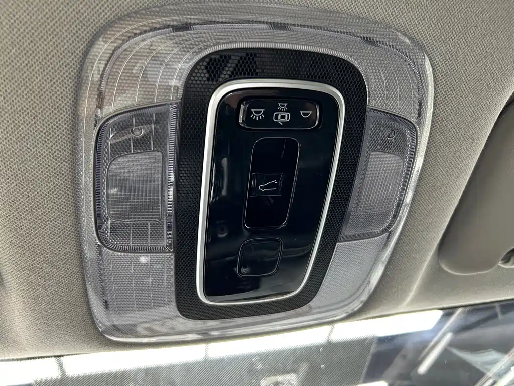Hyundai Elantra 2023 — фото 16
