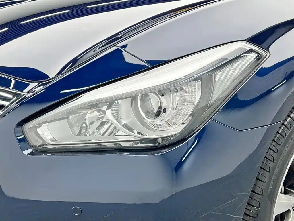 Infiniti Q70 2017 — фото 9