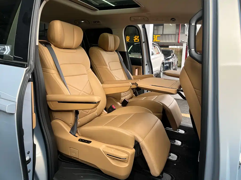 GAC Trumpchi E8 PHEV 2024 — фото 13