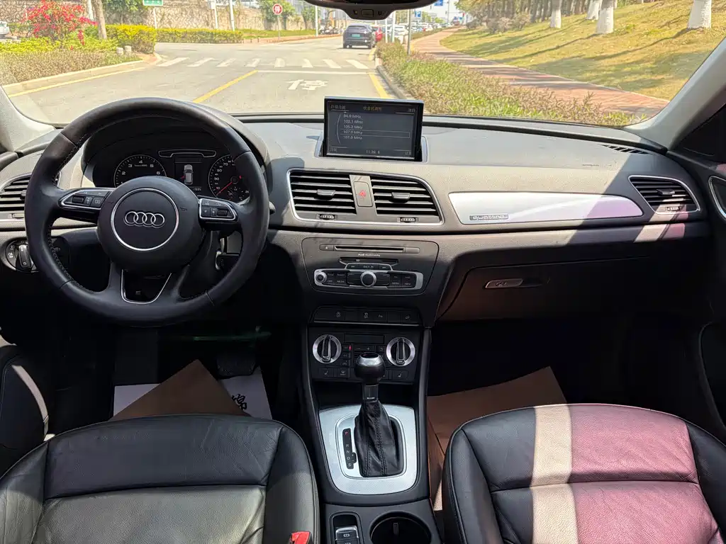 Audi Q3 2016 — фото 10