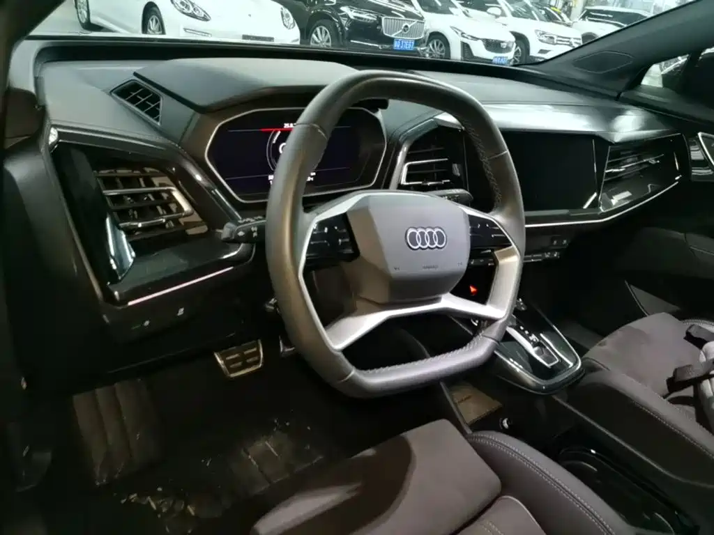 Audi Q4 E-Tron 2023 — фото 10