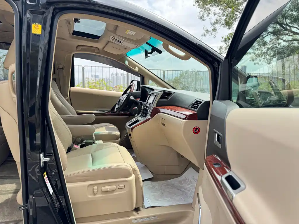Toyota Alphard 2011 — фото 17