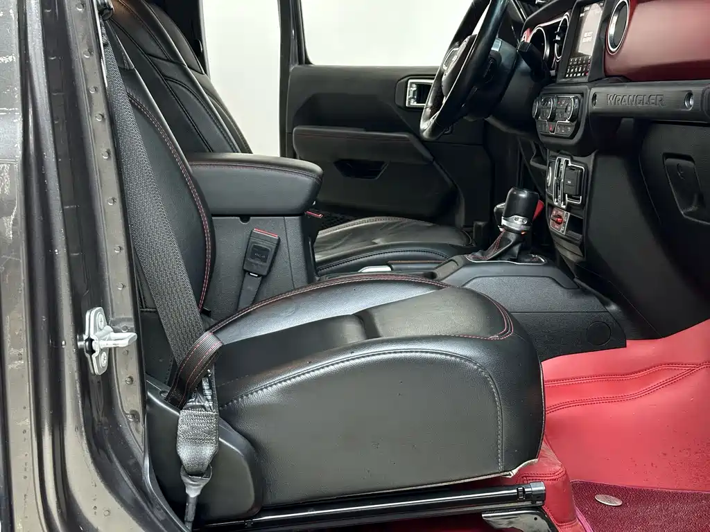 Jeep Wrangler 2021 — фото 18