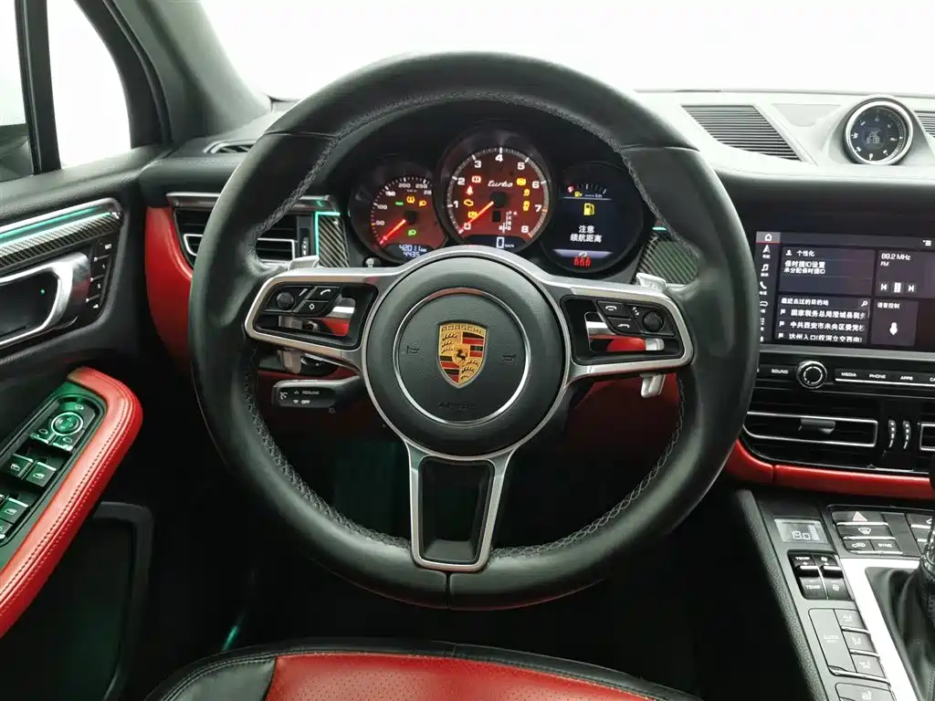 Porsche Macan 2021 — фото 11