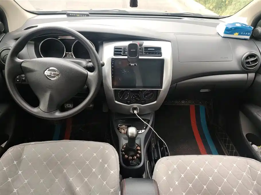 Nissan Livina 2018 — фото 12