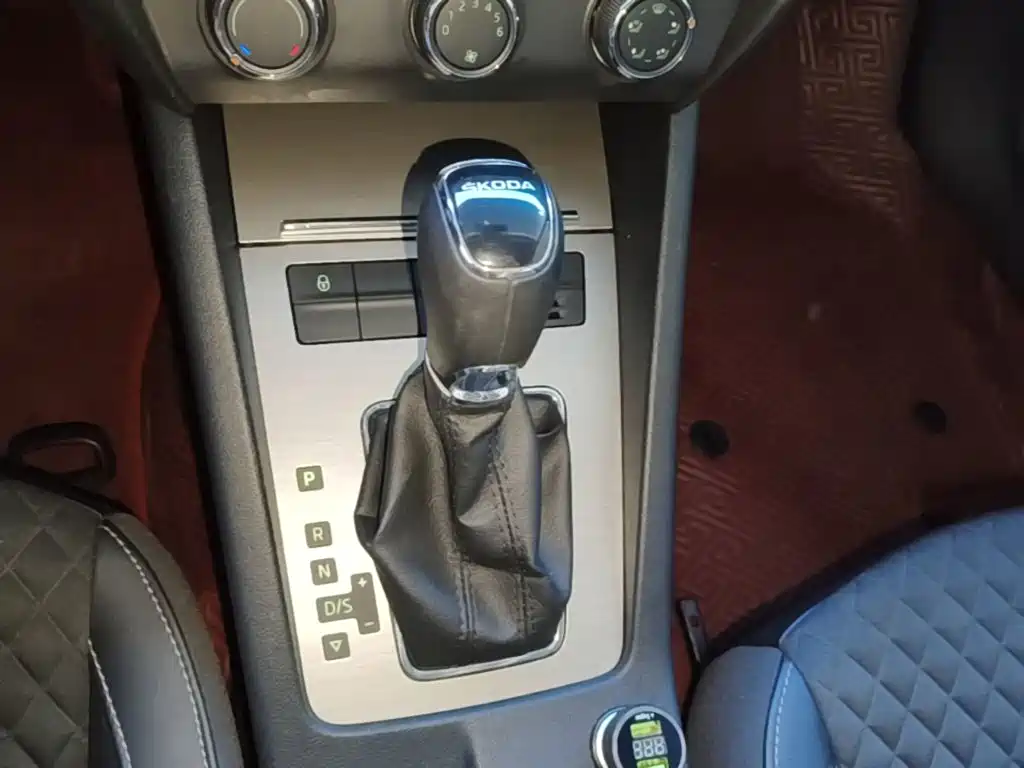 Skoda Octavia 2018 — фото 14
