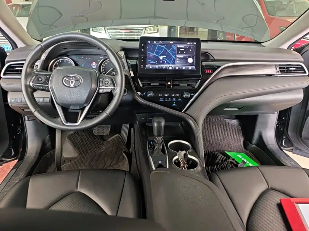 Toyota Camry 2023 — фото 10