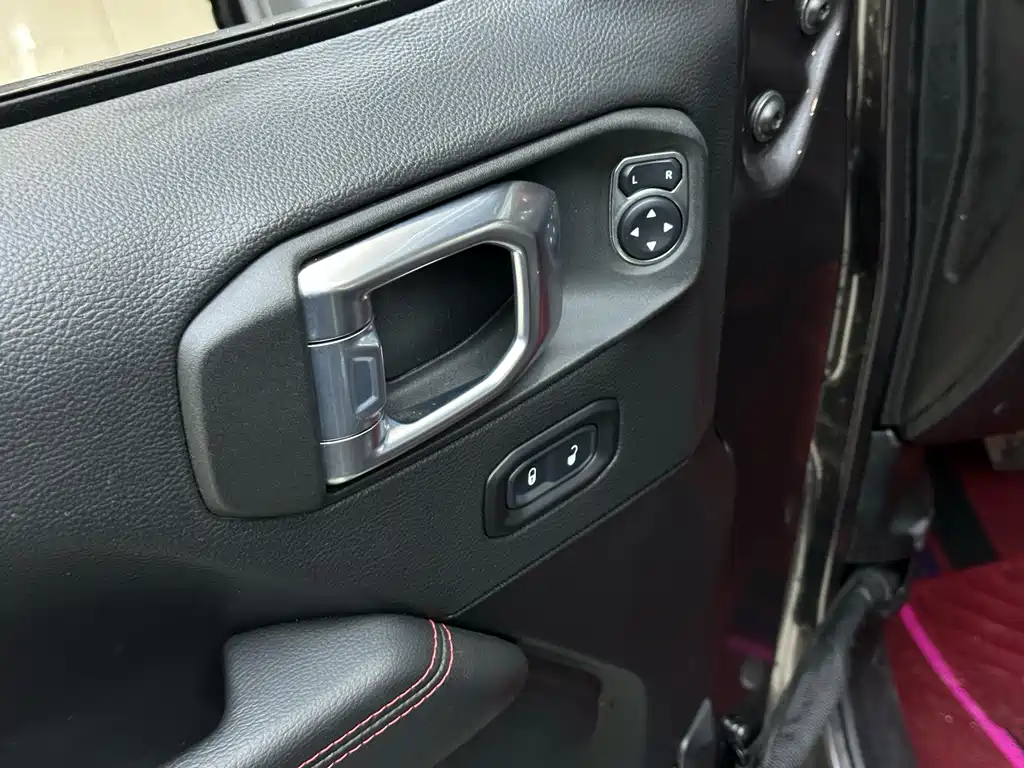 Jeep Wrangler 2021 — фото 11