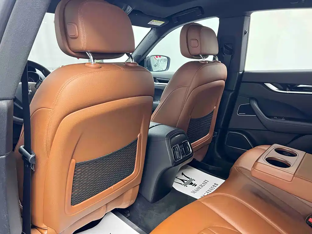 Maserati Levante 2018 — фото 28