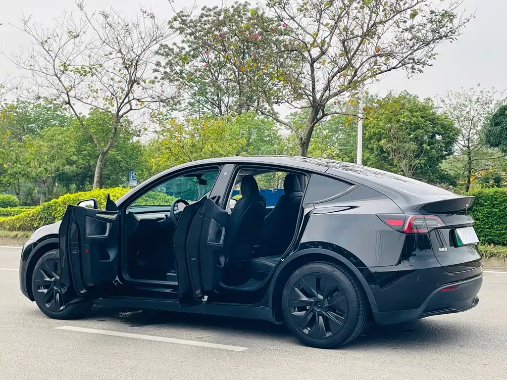 Tesla Model Y 2022 — фото 10