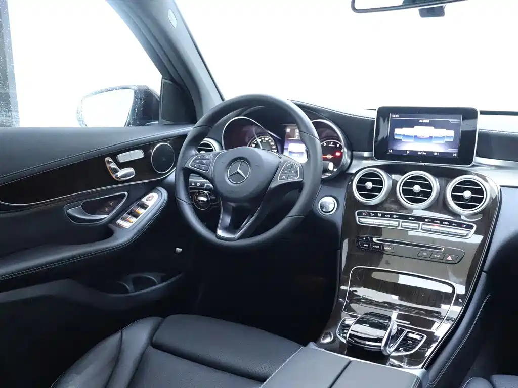 Mercedes-Benz GLC 2019 — фото 14