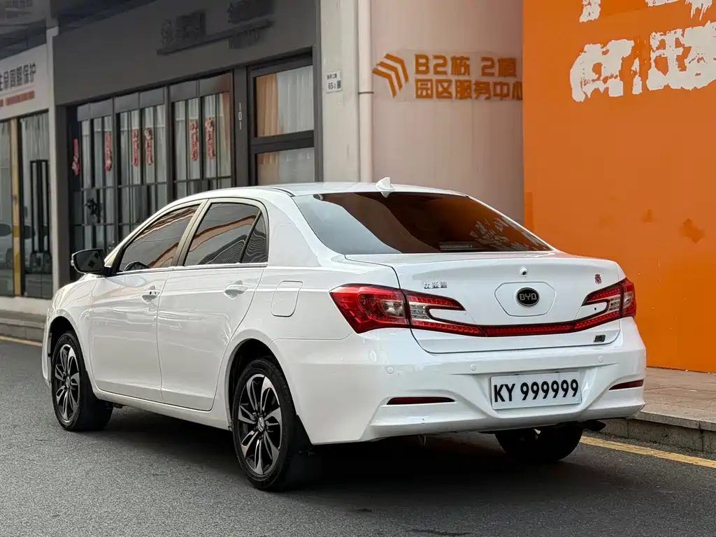 BYD Qin NEV 2016 — фото 5