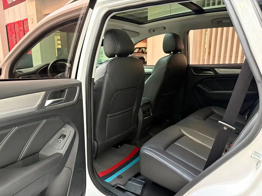 Roewe RX5 New Energy 2018 — фото 6