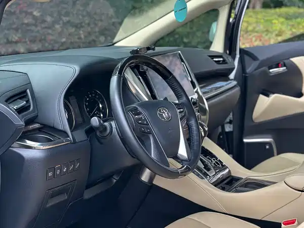 Toyota Vellfire 2023