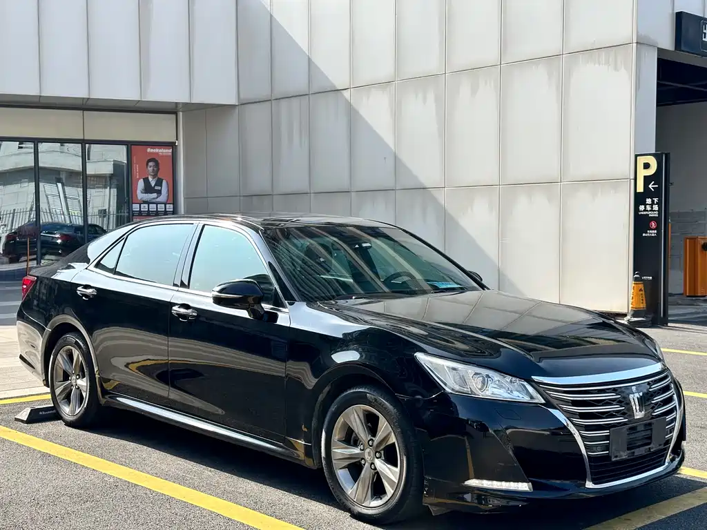 Toyota Crown 2016 — фото 3