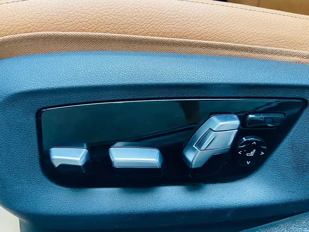 BMW 5 Series 2017 — фото 26