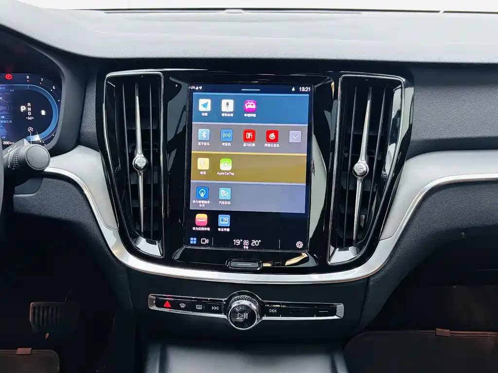 Volvo S60 2022 — фото 16