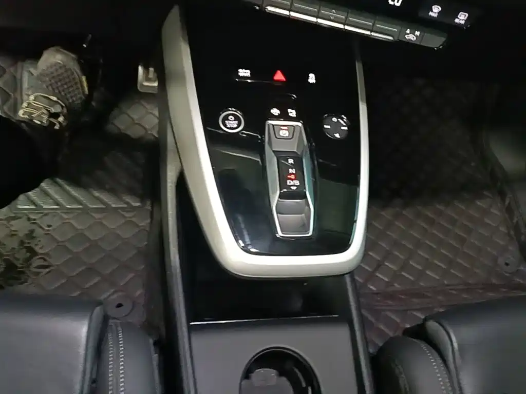 Audi Q5 E-Tron 2025 — фото 14