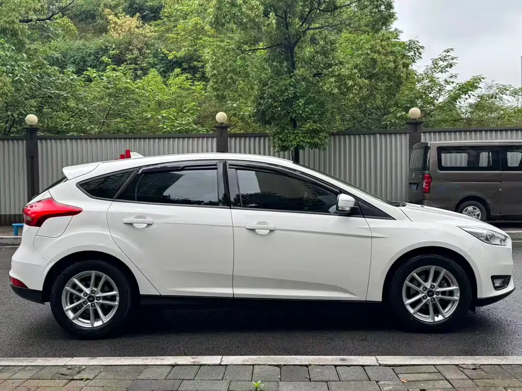 Ford Focus 2019 — фото 4