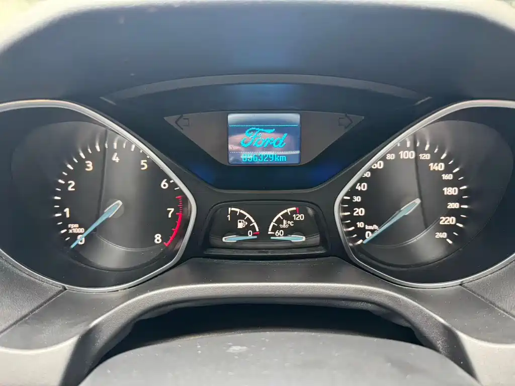 Ford Focus 2019 — фото 18
