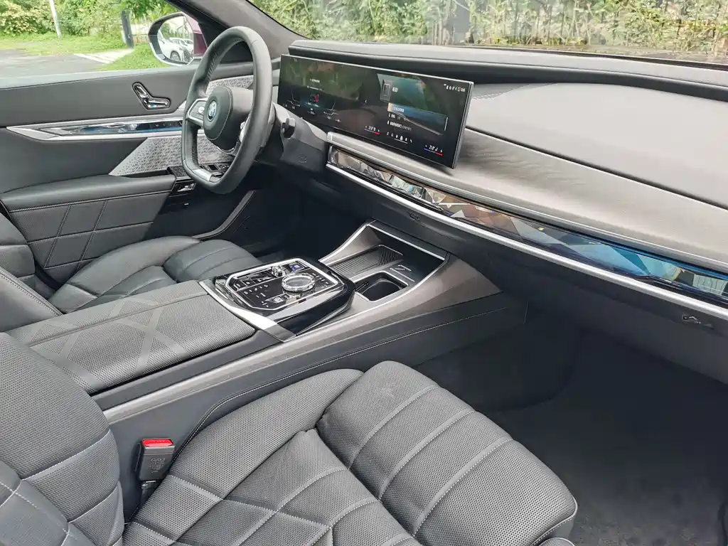 BMW i7 2024 — фото 18
