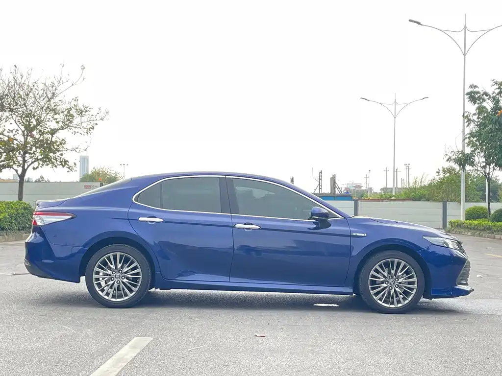 Toyota Camry 2018 — фото 4