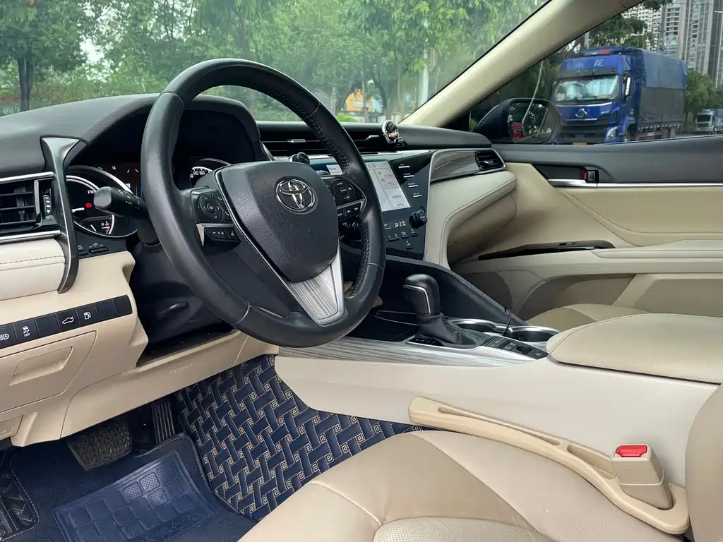 Toyota Camry 2018 — фото 11