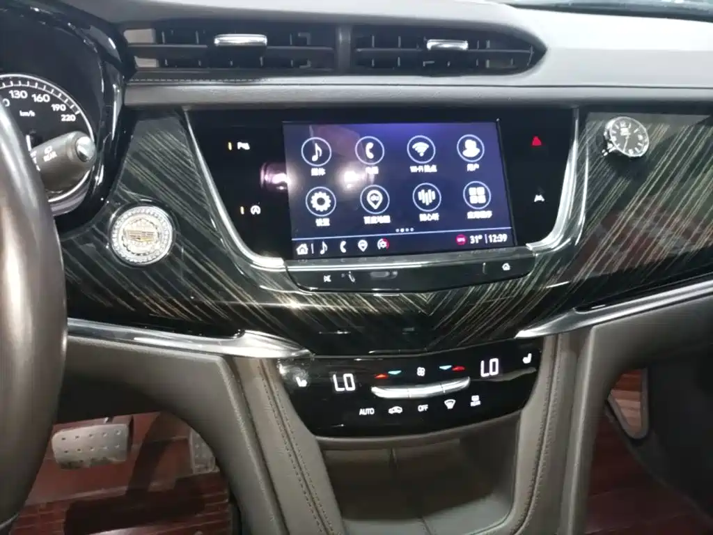 Cadillac XT6 2022 — фото 13