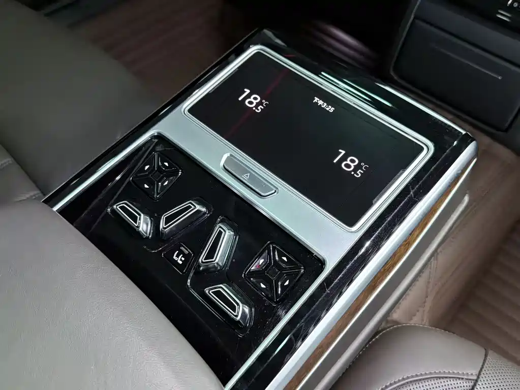 Audi A8 2020 — фото 17