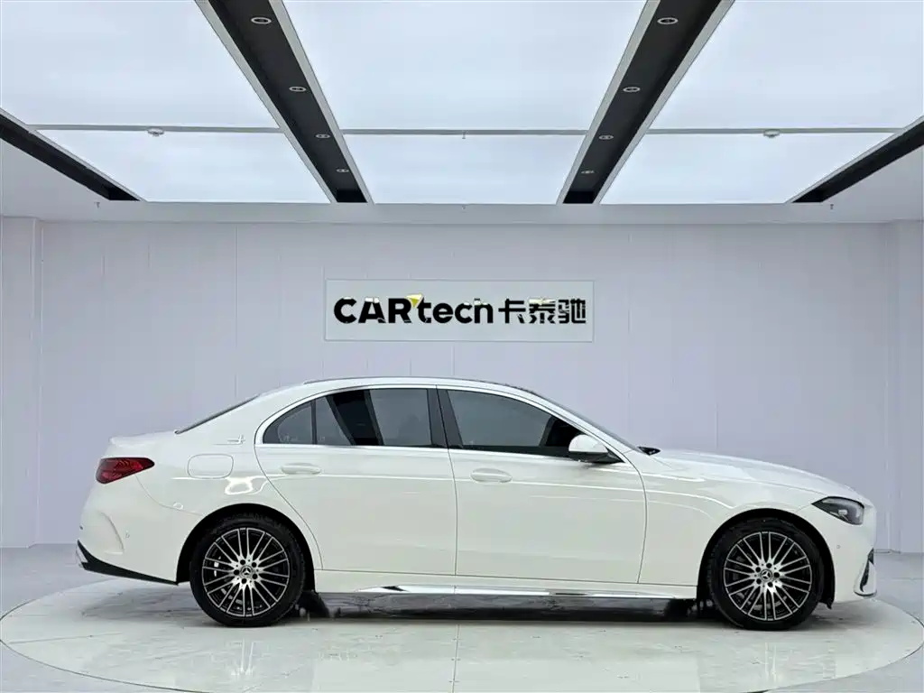 Mercedes-Benz C-Class 2023 — фото 4