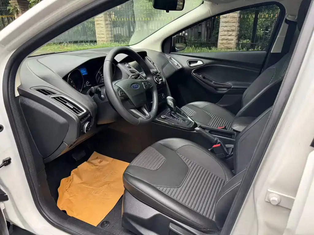 Ford Focus 2019 — фото 15