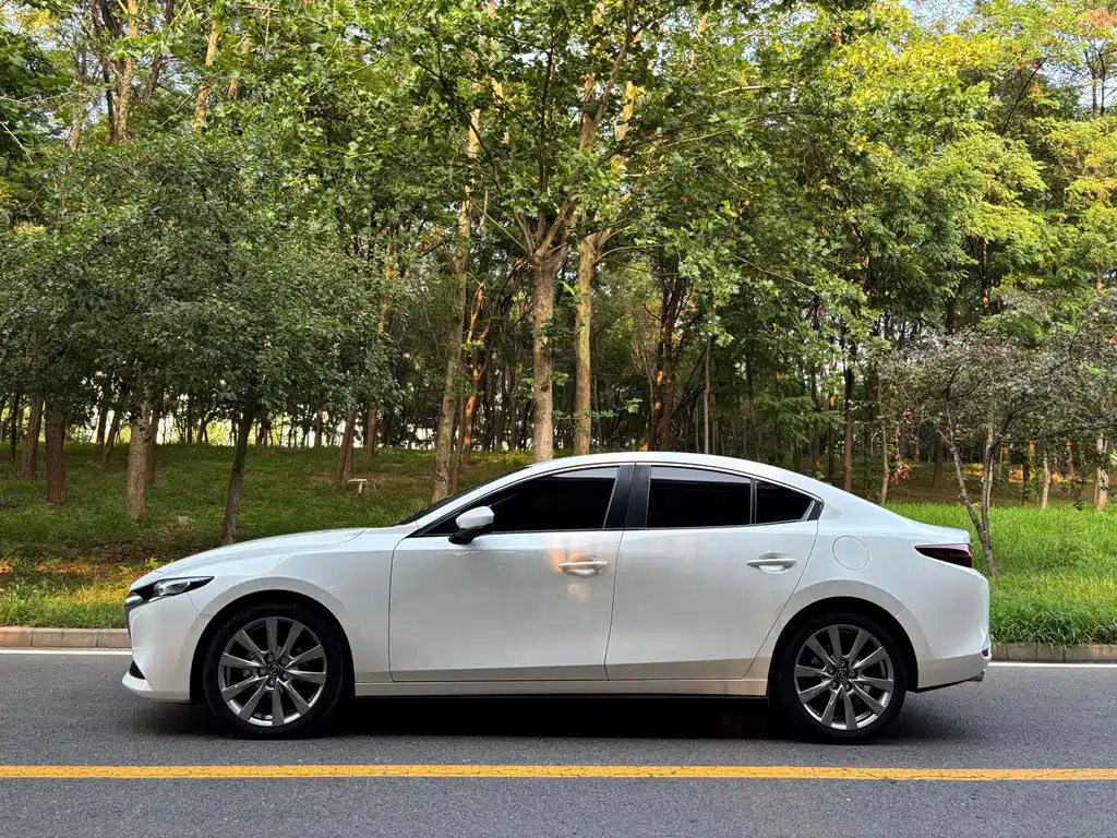 Mazda 3 Axela 2022