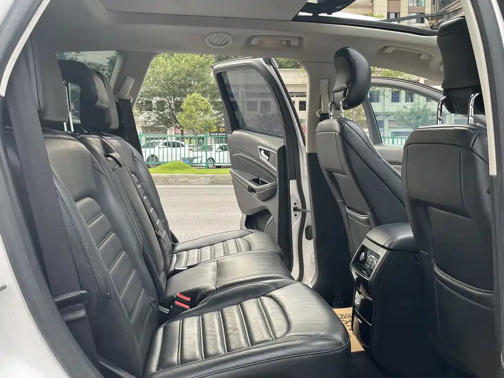 Ford Edge 2016 — фото 10