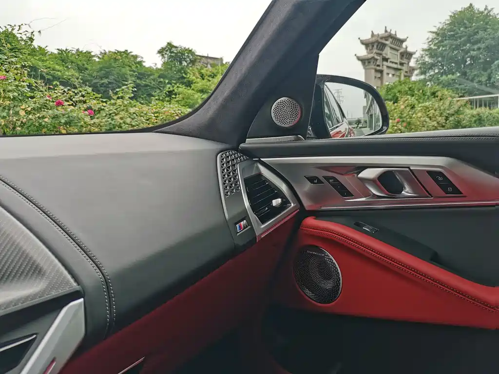 BMW XM 2023 — фото 20