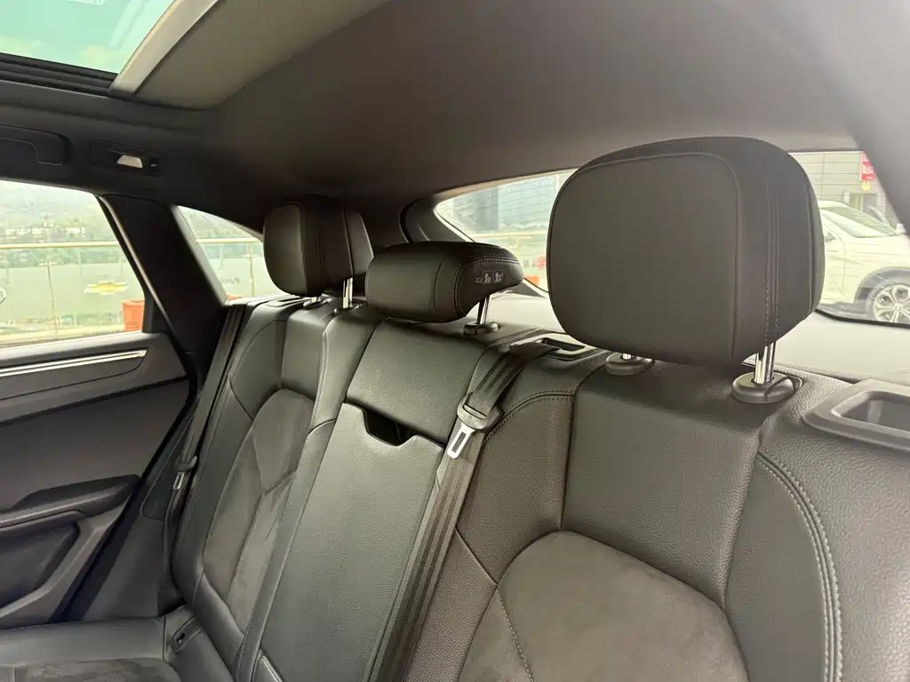 Porsche Macan 2019 — фото 36
