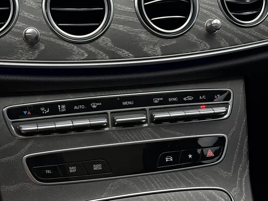 Mercedes-Benz E-Class 2020 — фото 12