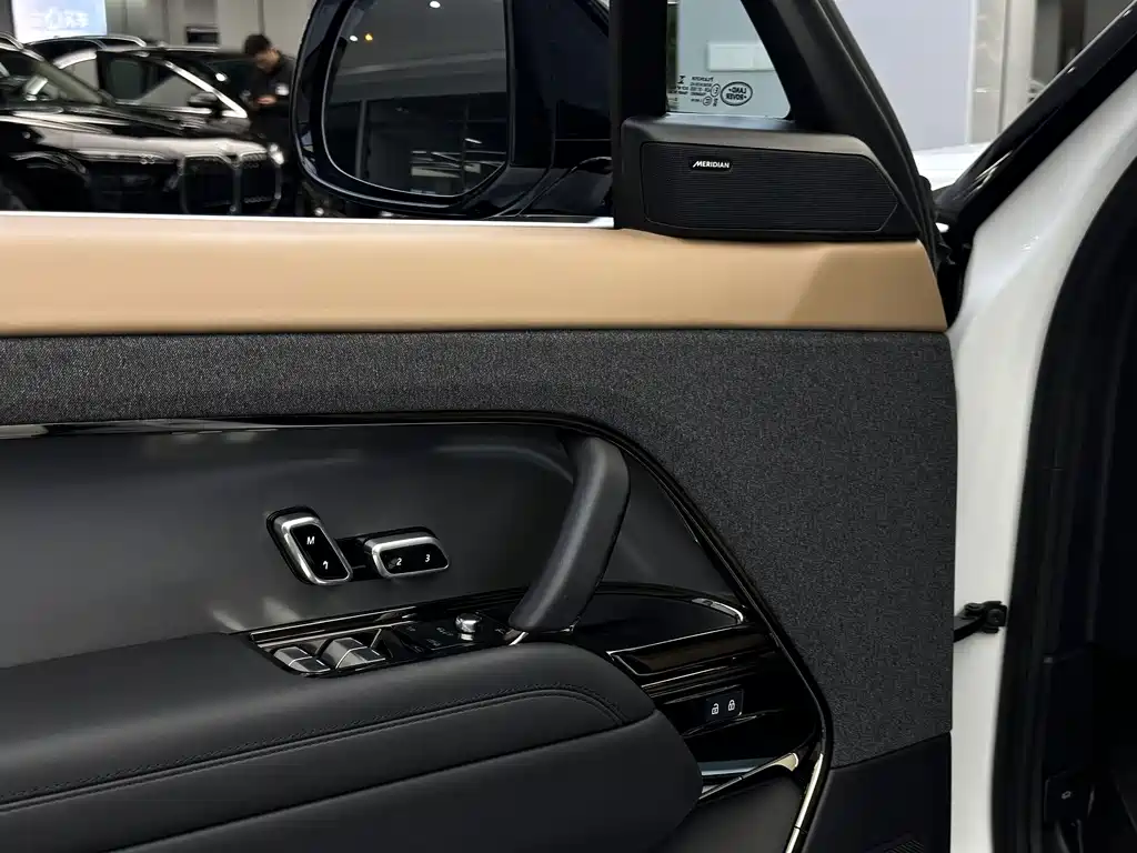 Land Rover Range Rover Sport 2023 — фото 13