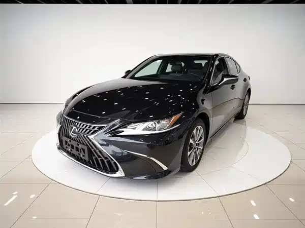 Lexus ES 2022