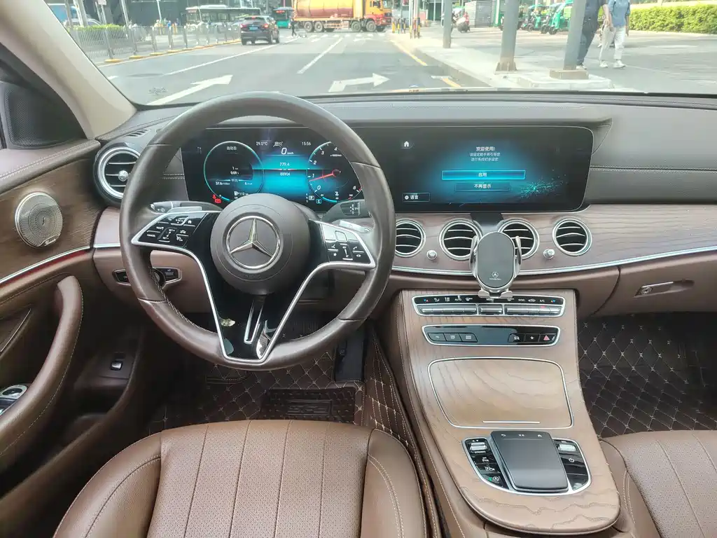 Mercedes-Benz E-Class 2021 — фото 13