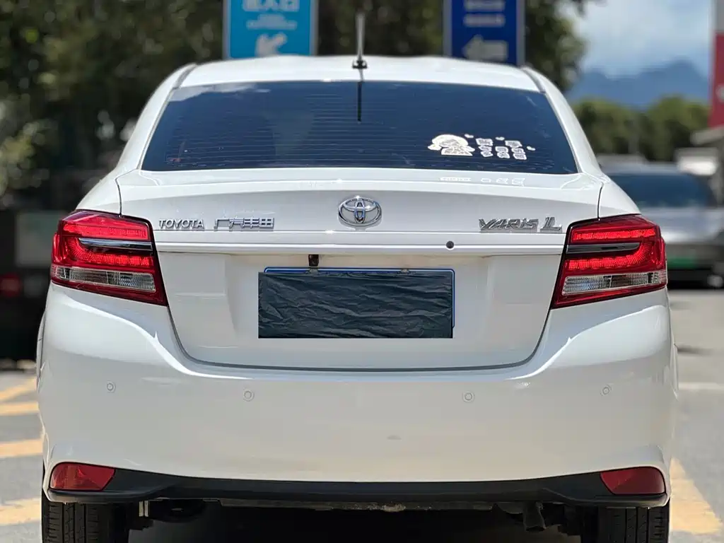 Toyota Yaris L 2021