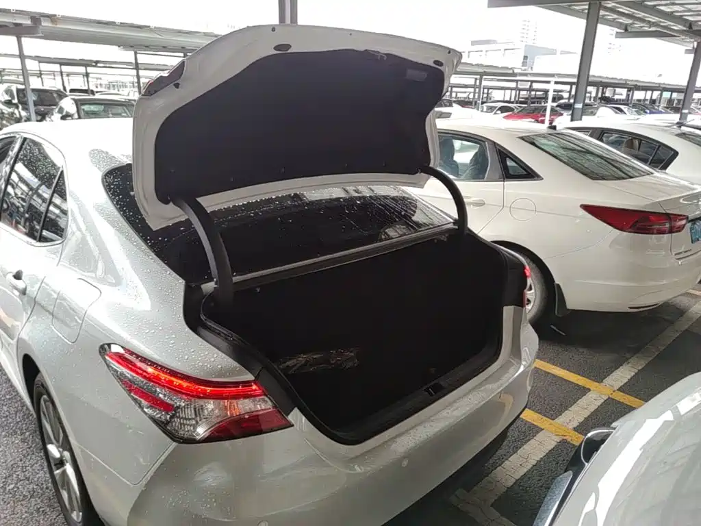 Toyota Camry 2022 — фото 19