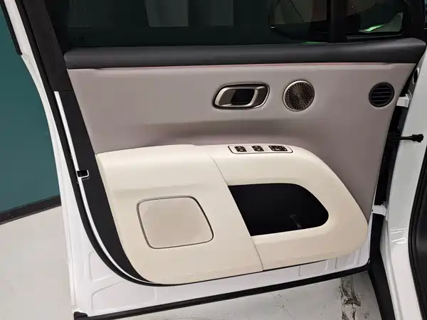 Li Auto i8 2025